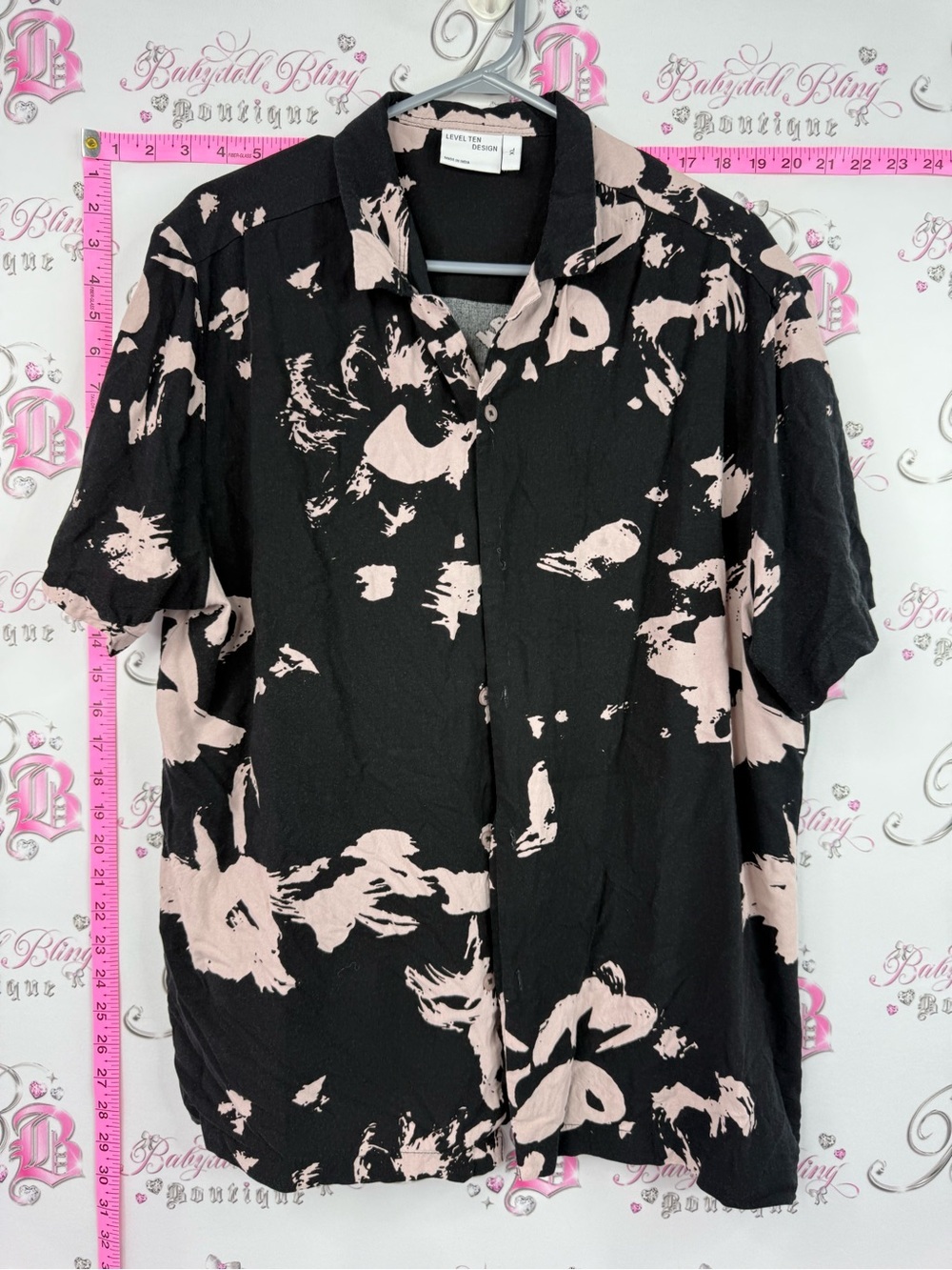 Level ten design tshirt Black & Blush Abstract Short Sleeve Button-Down Shirt